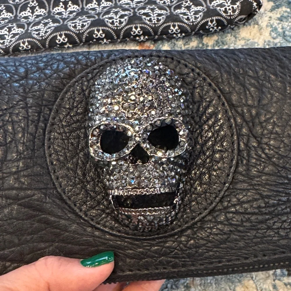 Thomas Wylde Black Textured Clutch with charcoal/pewter rhinestone skull - Picture 3 of 13